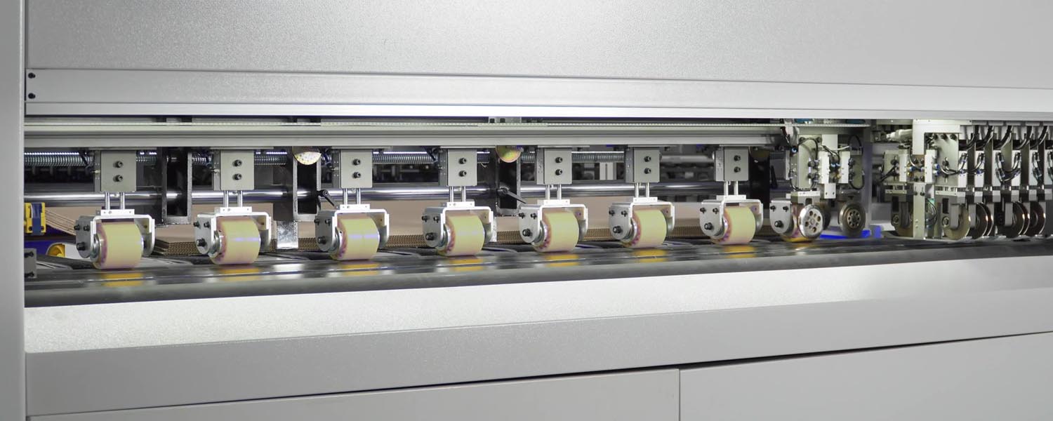 04_Cortadora_Troqueladora_de_carton_MARZICA_KDT_CTC7_MCaseros