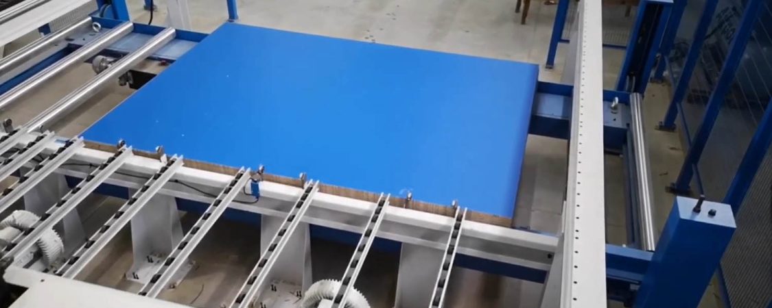 04_Secccionadora_horizontal_con_mesa_elevadora_QUADRA 420L_mcaseros