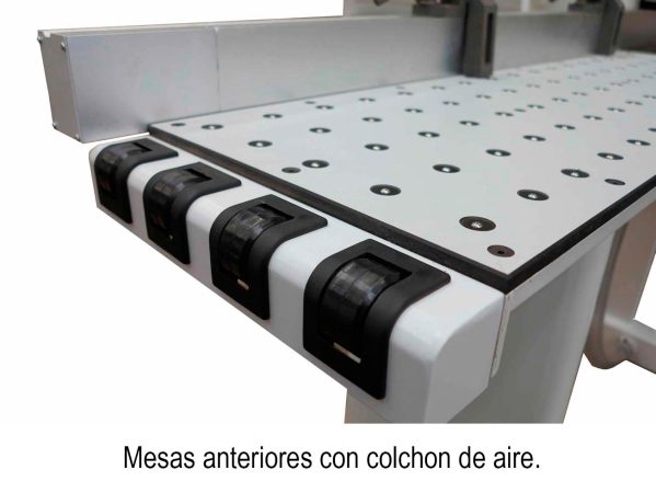 05_Seccionadora_Horizontal_Accura_Mesas_aire_elantera_MCaseros1