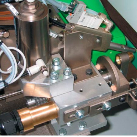 05_agujereadora_insertadora_de_cola_y_tarugos_CNC_Omal_Insert_MCaseros_foto4